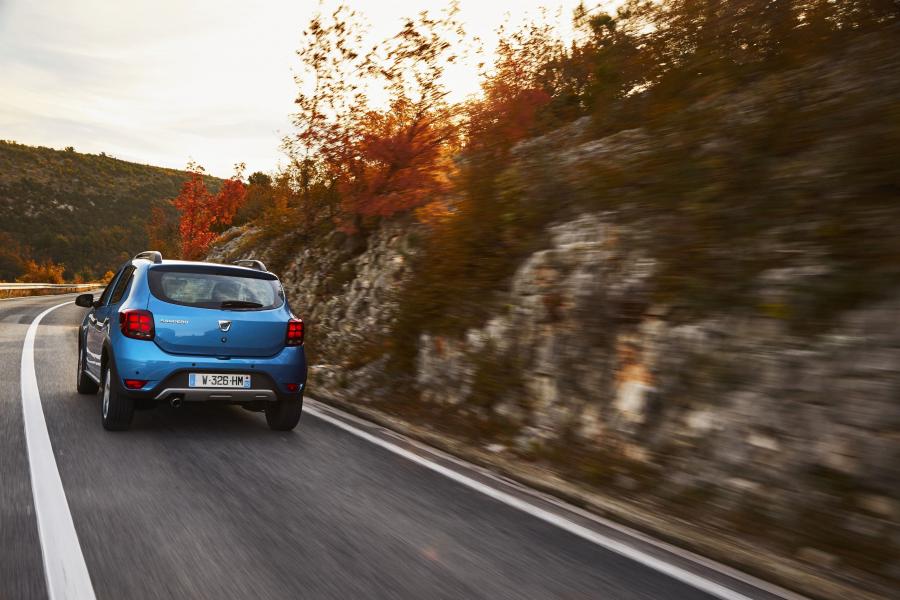  Dacia Sandero Stepway 2016 года  (фото 14 из 46)